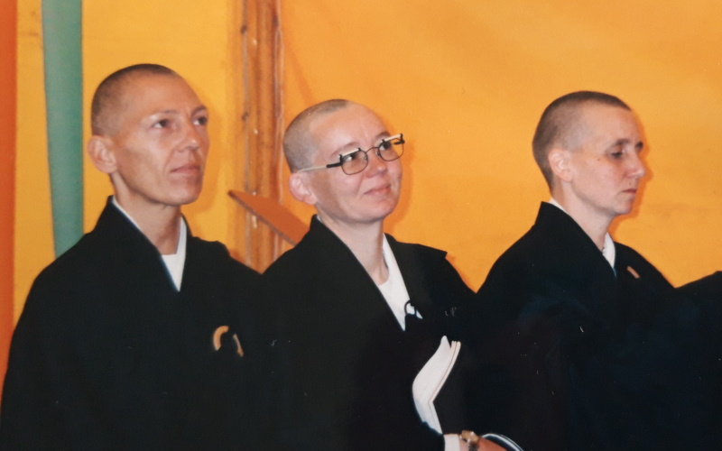 Doshin (links im Bild) bei der Eröffnung 1996