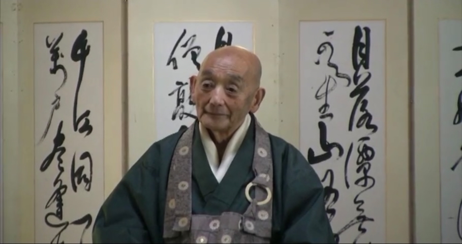 Harada Roshi, ein Standbild aus dem Film „Zazen Nu“ von Madelon Hooykaas, der von der Buddhist Broadcasting Corporation in Auftrag gegeben wurde.