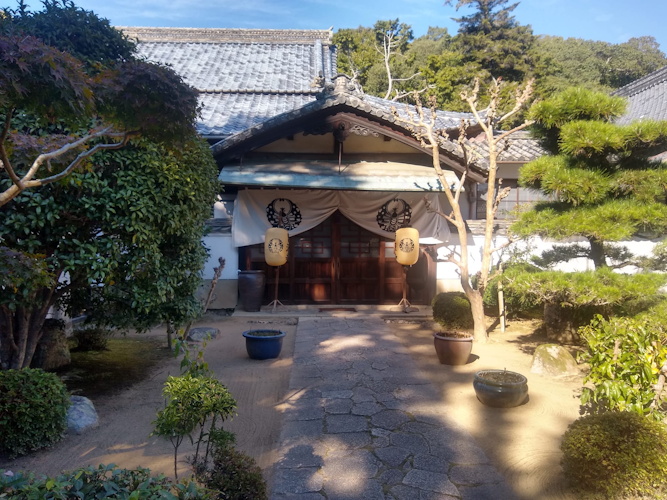 Der Eingang (Foto von Frank)